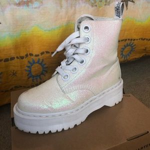 White glitter platform Dr. Martens!